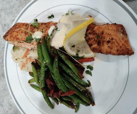 Roasted Salmon on a bed of Mash Potatoes with a side of Green Beans