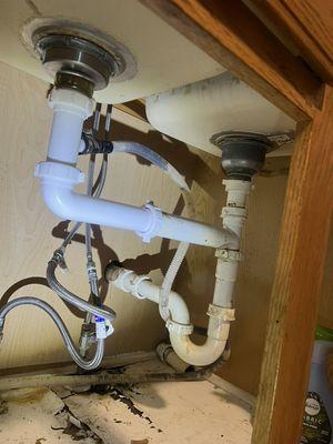 Kitchen sink pipe repair