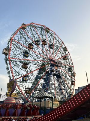 Wonder wheel Ferris wheel