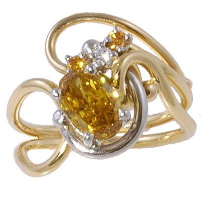 An autumn-toned center Diamond is surrounded by fancy yellow Diamonds and a single colorless Diamond accent.