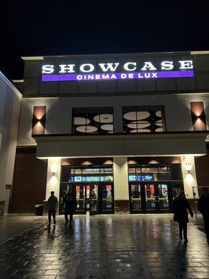 Showcase Cinema de Lux Hanover Crossing