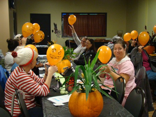 Can you draw a pumpkin face with no hands?