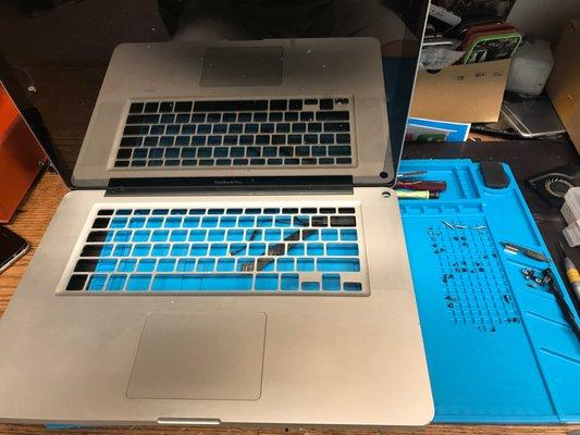 Macbook Pro keyboard/battery replacement