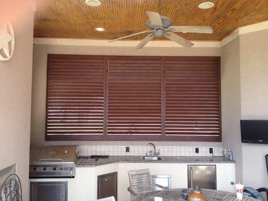 Outdoor aluminum shutters