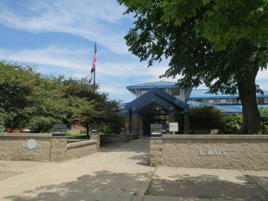 Beautiful view of the front of the library.