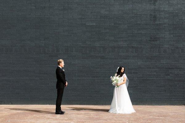 Large gray wall for ceremony space