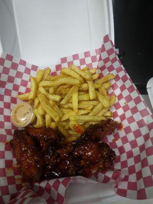 Asian chilli wings with fries