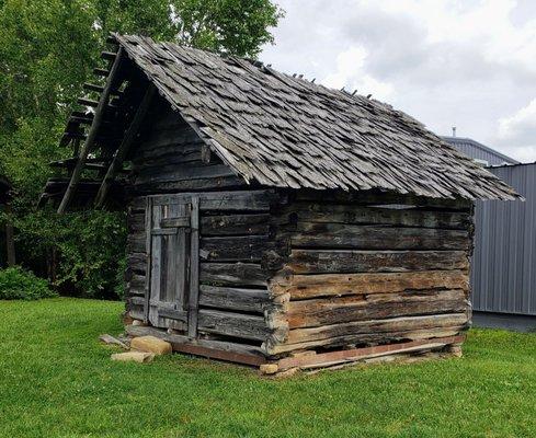 Log Cabin in Artisan Village in Berea