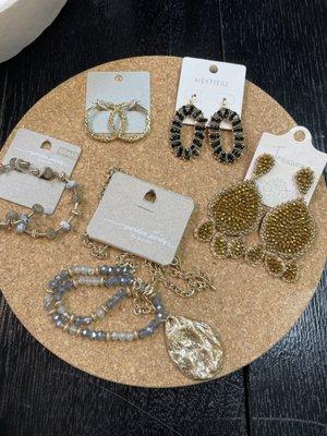 LOTS of jewelry options!