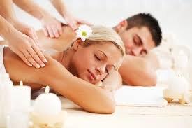 Teaching couples how to give each other massage