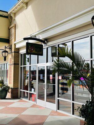 Store front (located in front of Savannah Candy Kitchen).