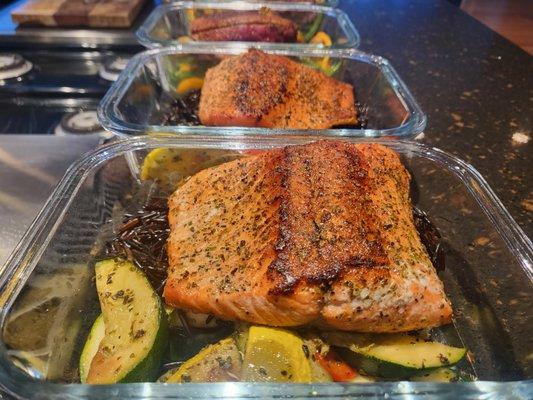 Pescatarian Meal Prep:
Seared Salmon, forbidden rice and Sauteed squash