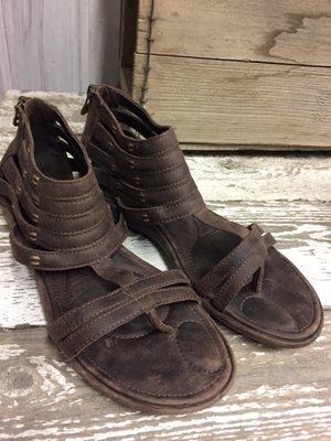 gently used cool sandles