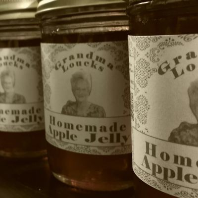 Homemade Apple Jelly