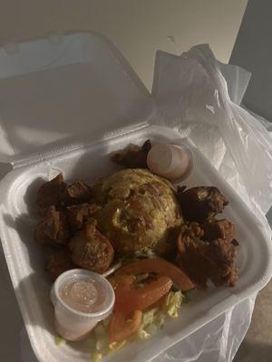 Mofongo y carne frita