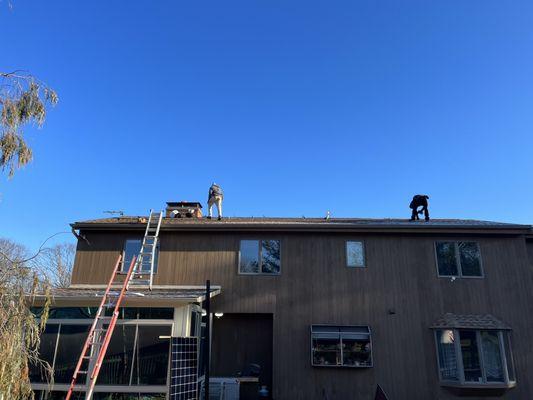 SAVKAT installation of the 25 SunPower Maxeon 435W panels for a 10.8KW system.