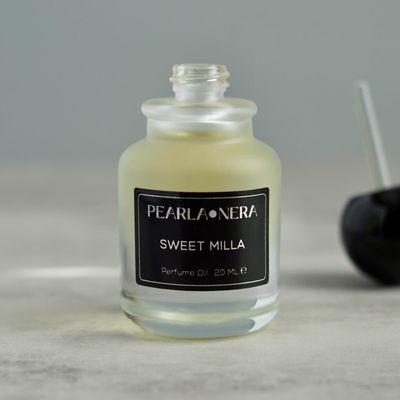 Experience Pearlanera CPO, where every drop delivers intense, long-lasting fragrance.