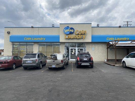 Conner SpinCycle Coin Laundry Detroit MI Outside