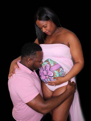 Beautiful family photo.. #maternityphotoshoot #bellypainting