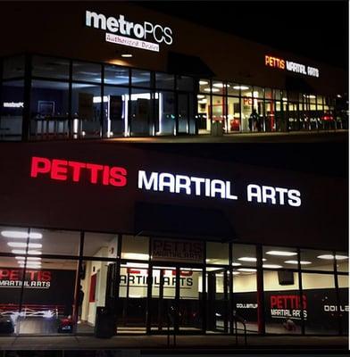 Front view - in a strip mall where the old Blockbuster used to be. Metro PCS, Pettis Martial Arts, and then Wing Stop.