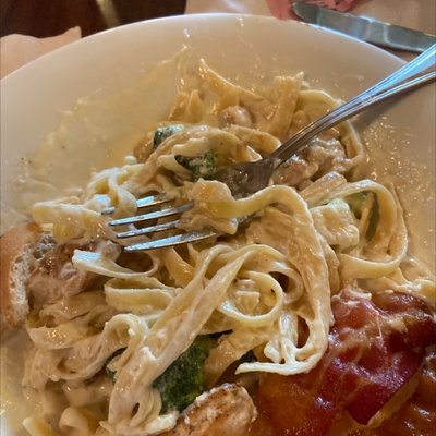 The chicken and Broccoli Alfredo.