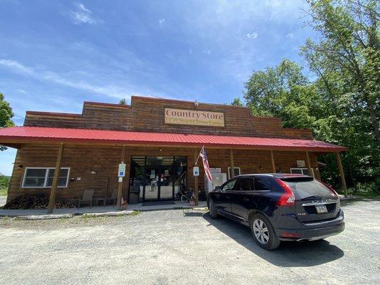 On-site country store, also arcade and laundry room