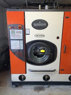 New union dry cleaning machine featuring Kreussler's SOLVEON K4 dry cleaning system.