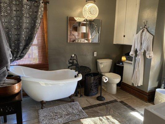 Soaking tub that was filled with aromatherapy bubbles