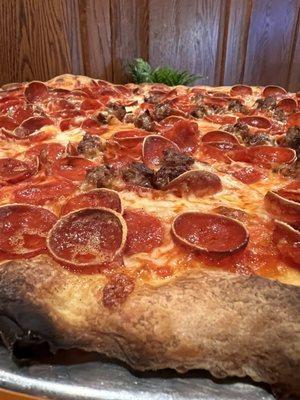 Close up of the pizza. The crust, incredible. The bowl pepperoni? Yassssssss please