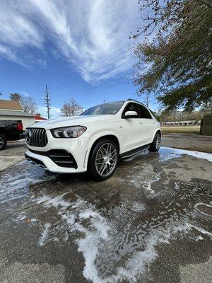 Benz SUV maintenance detail.