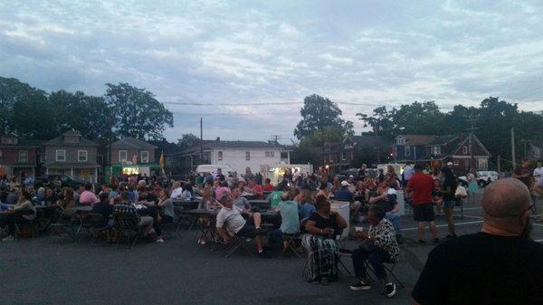 Lots of beer fans!