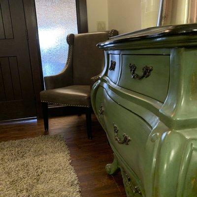 Beautiful waiting room- Love this green chest!