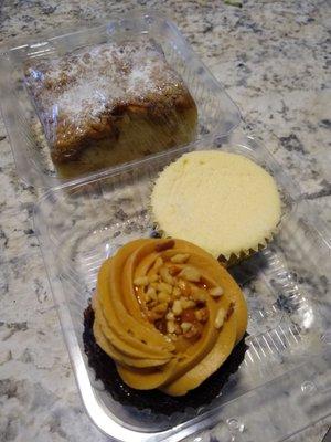 Apple crumb cake, Snickers cupcake and a keto cheesecake!