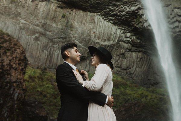 Anniversary Pictures under a beautiful waterfall in Oregon