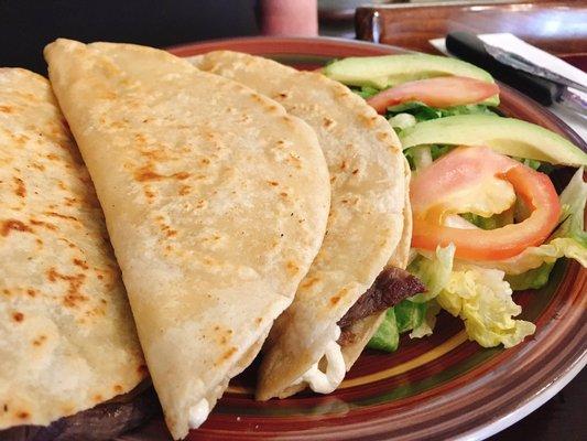 Quesadillas al comal con bistec