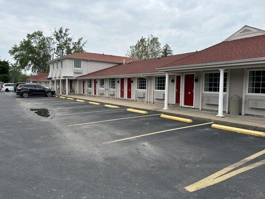 Econo Lodge Inn & Suites South