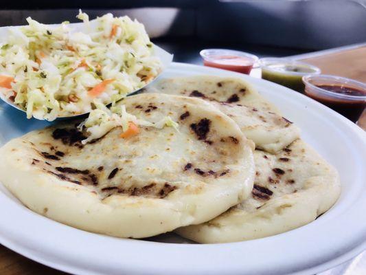 Pupusas de chicharron -  frijol queso y revueltas