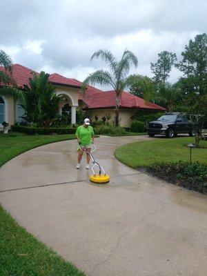 Cleaning the surface of a driveway