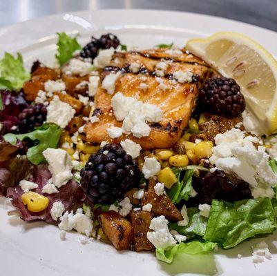 Farmhouse salad w/ citrus glazed Salmon