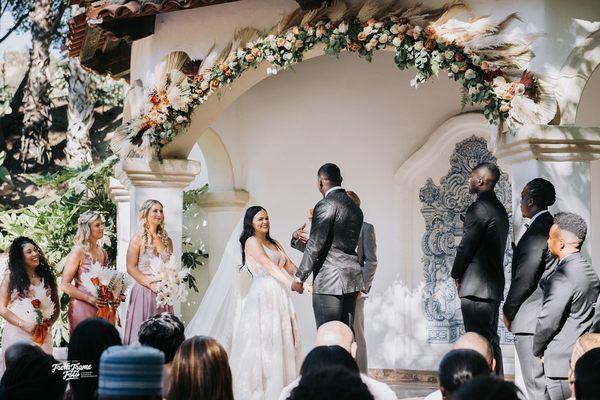 Bridesmaid bouquets and flower/pampas arch