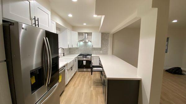 Although you can never go wrong with a white shaker cabinet, mix it up with matte black cabinets. Add a beautiful porcelain sink.