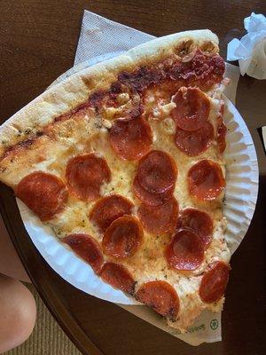 Ginormous slice ($4)!