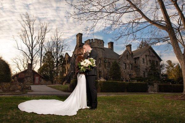 Homewood Wedding, couple, kissing, Asheville