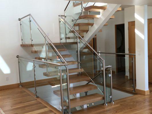 Modern Glass Company: Custom handrail.