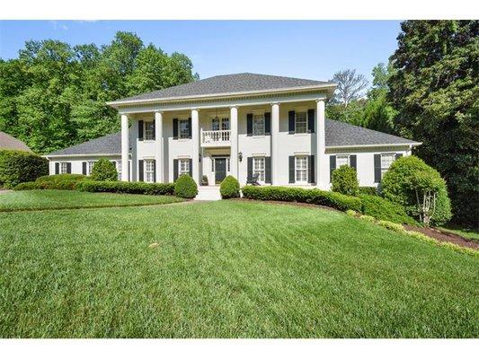 Beautiful Brookfield Country Club home right around the corner from the clubhouse.