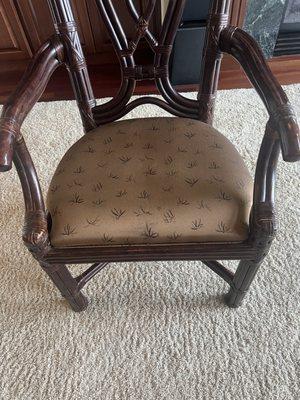 4 dining room chairs. Need new padding and top cover.