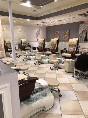 More pedi area