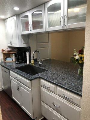 Perfectly cut backsplash and recessed cabinet cut of granite by Rays