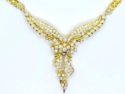 Beautiful diamond necklace. Total statement piece.