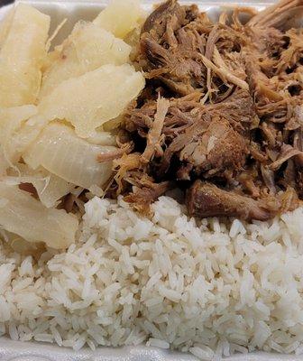 Roast pork, white rice & yucca